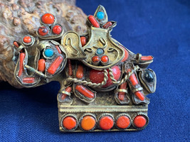 Vtg Artisan Elephant Pendant Fashion Jewelry Turquoise Coral Pin - £62.34 GBP