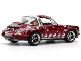 Singer Targa Red Metallic with Graphics &quot;2023 Merry Christmas&quot; 1/64 Diec... - £23.90 GBP