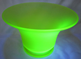 Unknown Maker Vintage Green Depression Uranium Bowl 7 1/4&quot; - £39.74 GBP