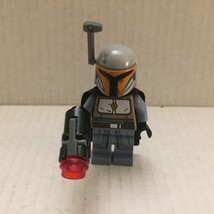 Authentic Lego Star Wars Silver Mandalorian Lego Minifigure with Blaster - $15.99 CAD