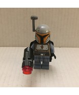 Authentic Lego Star Wars Silver Mandalorian Lego Minifigure with Blaster - $15.99 CAD