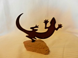 Hand Made Metal Gecko Lizard Standing on a Rock Freestanding Figurine - £55.02 GBP