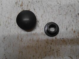 2013 Hyundai Veloster Front Windshield Wiper Cap And Nut Right Or Left - $30.79 CAD