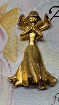 Guardian Angel Praying Pin Vintage Gold Tone Pin Brooch Carded Protect A... - £10.78 GBP