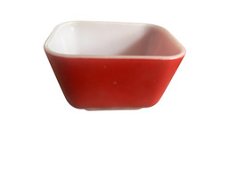 Vintage Small Red Pyrex Fridge Dish 0501 - $70.52 MXN