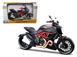 Ducati Diavel Red and Carbon 1/12 Diecast Motorcycle Model by Maisto - $28.76