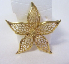 Vintage Costume Jewelry Flower Shaped 5 Petals Gold Lapel Pin Brooch - $8.59