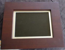 Very Gently Used Brookstone 8&quot; Digital Photo Frame - Vgc With Instructions &amp; Cd - $59.39