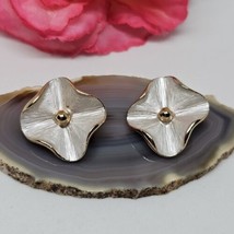 Vintage PASTELLI Silver &amp; Gold Tone Flower Earrings Clip-on - $18.95