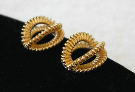 Avon Earrings Textured 3D Loop Gold Tone CHOOSE Clip or Pcd VTG 80&#39;s Art Deco - £10.10 GBP