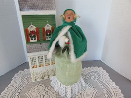 1989 BYERS CHOICE CAROLER YOUNG GIRL GREEN CAPE &amp; MUFF SIGNED 12.5&quot; BOXE... - £27.02 GBP