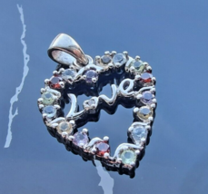 RSE 925 STERLING SILVER MULTIGEMSTONE HEART LOVE PENDANT - $577.54 MXN