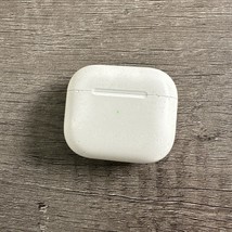 Apple AirPods Case Genuine MagSafe Charging 3rd generation A2566 - $390.81 MXN