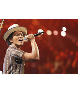 Brune Mars cool photo in concert performing wearing hat 5x7 inch press p... - £4.50 GBP