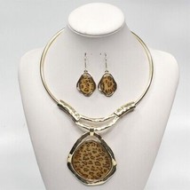 The Hammered Necklace Set - Leopard Print Gold Tone - £20.50 GBP