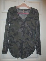 Twenty Ten Waffle Knit Camo Long Sleeve Top Small NEW - $18.16
