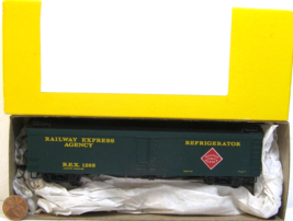 Accurail HO Scale Model RR Railway Express Agency REX 1268 Refrig. Box Car IH7 - £18.83 GBP