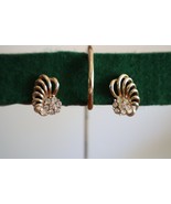 Vintage Gold Tone Clear Rhinestone Shell Flower Fan Burst Clip On Earrin... - $221.25 MXN