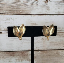 Vintage Screw On Earrings  Gold Tone Leaf Duo - £8.58 GBP