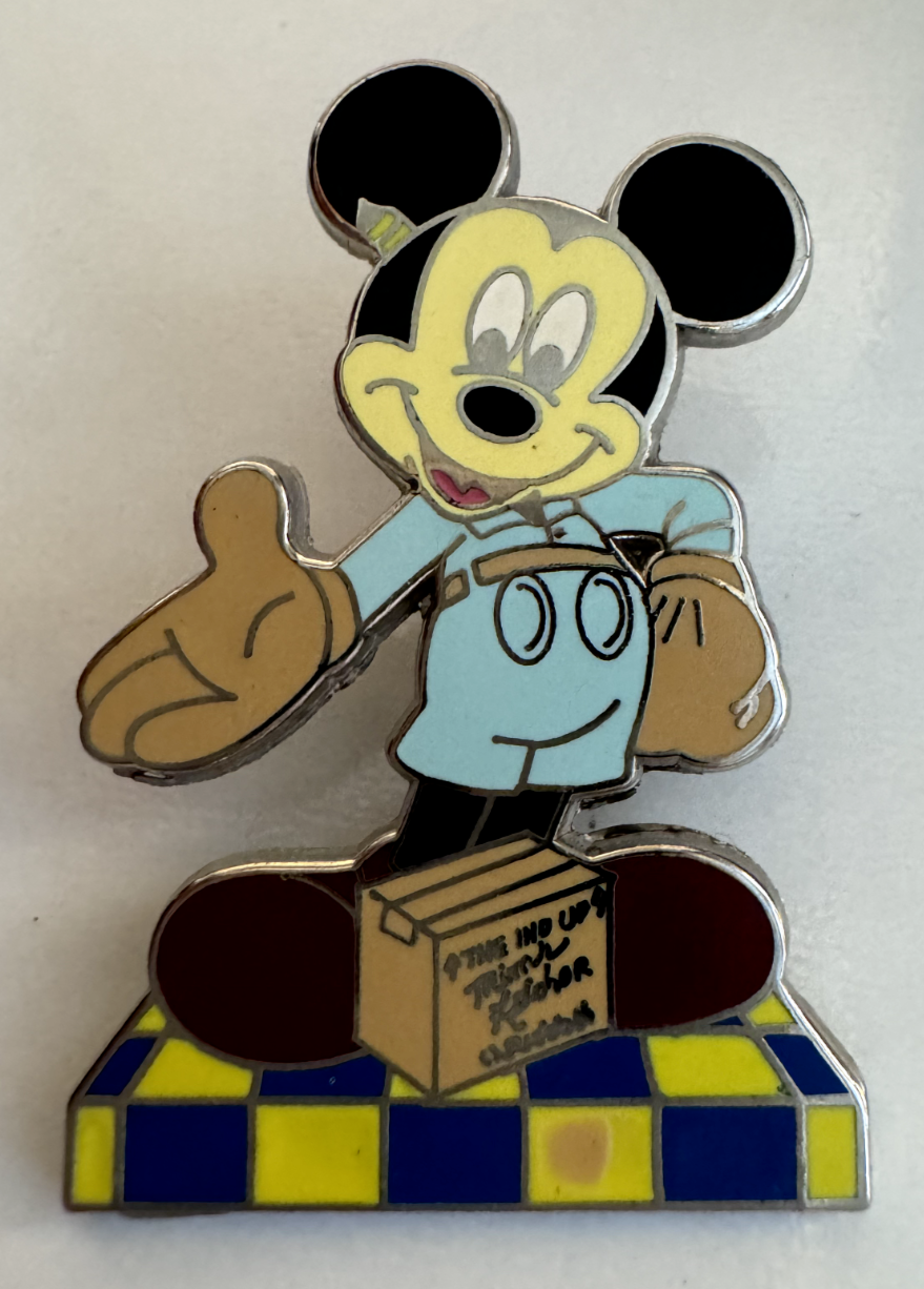 Disney Cast Member Exclusive Pin 2009 Mickey On The Move - $12.86