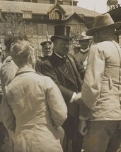 President Theodore Roosevelt greets Rough Riders at reunion in Texas Photo Print - £6.91 GBP