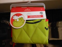 Hallmark "Grinch - Dr. Seuss Christmas Quilted 40" Tree Skirt" NWT - $568.26 MXN Hallmark "Grinch - Dr. Seuss Christmas Quilted 40" Tree Skirt" NWT - $568.26 MXN