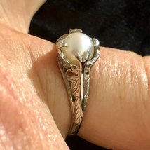 Vintage 18K Solid White Gold Women&#39;s Genuine Pearl Filigree Ring - Size 5 1/2  - £311.70 GBP