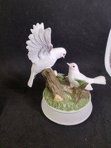 White Bird Figurine Double White Birds UCGC Sankyo Music Box - £7.97 GBP