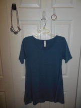 Ladies Lularoe Perfect Tee XSmall w Paparazzi Necklace&amp;2 Pair Earrings - £17.30 GBP