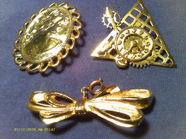 [Q12] Lot Of 4 Costume Jewelry - PINS/BROCHES - £6.37 GBP