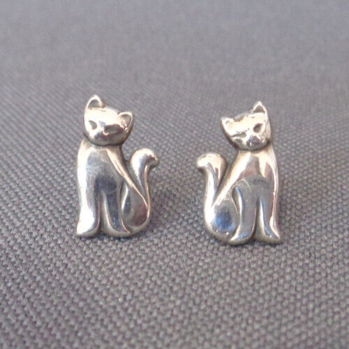 James Avery Sitting Cat Earrings Sterling Silver Post Stud Hard to Find Retired! - $144.99