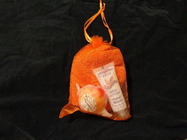 Tropical Lotion Bath Bomb Exfoliate Gloves Gift Set Bergman Kelly - £4.71 GBP