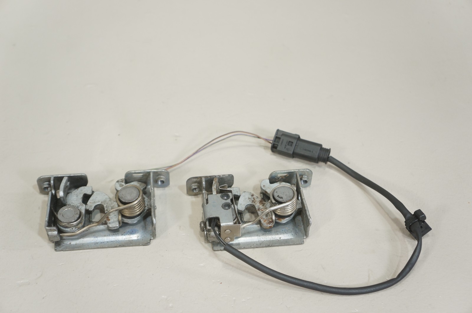 2007-2013 bmw x6 x5 e70 front hood bonnet latch lock mechanism actuator pair Item image 10