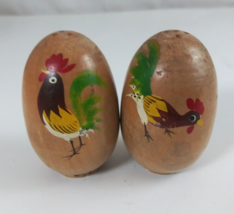 Vintage Hand Painted Rooster Design Wooden Egg Salt &amp; Pepper Shakers - $254.15 MXN