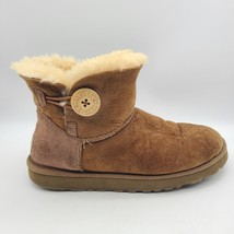 UGG Mini Bailey Button II Boots Women’s Size 7 Brown Suede Short 3352 - $39.55