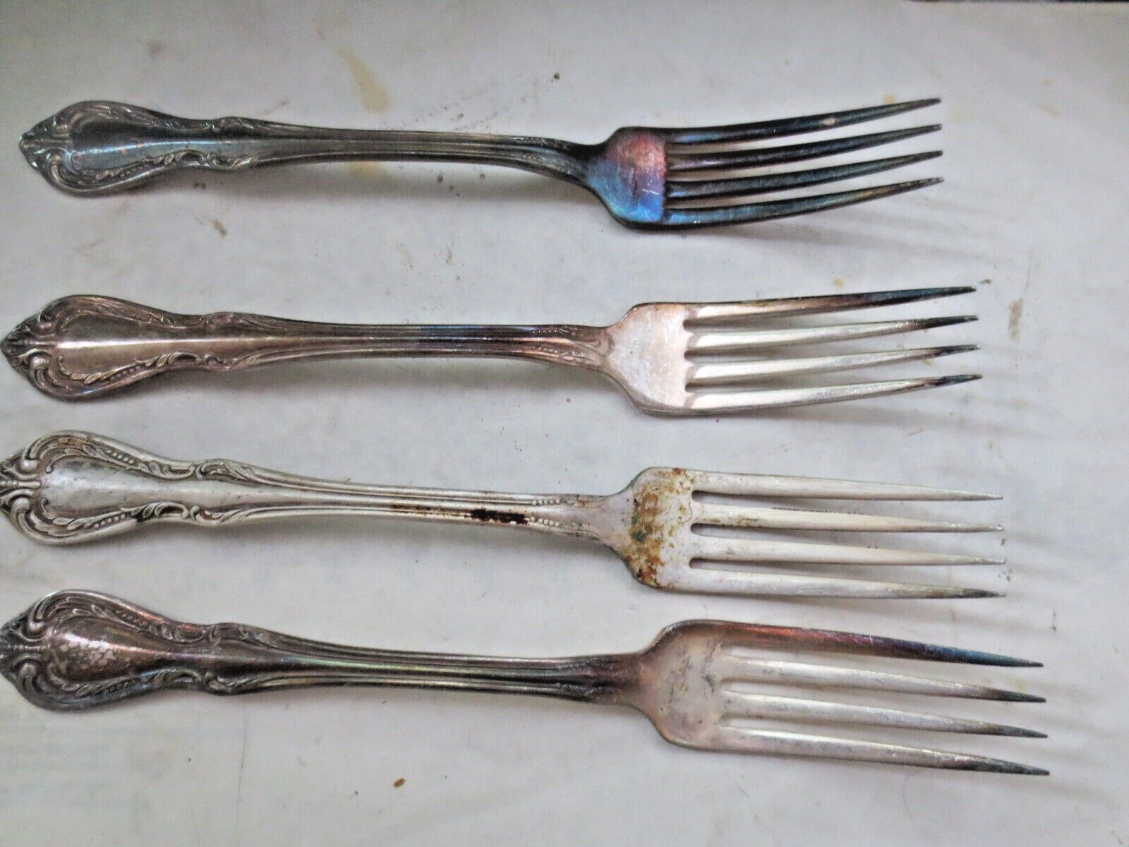 Oneida Wm A Rogers Silver Chalice-Harmony Overlaid lot of 4 Dinner Forks - $9.49
