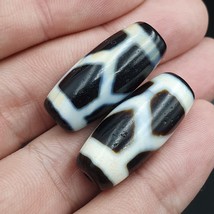 2 Antique Vintage Old Himalayan Indo Tibetan Agate Beads Unique pattern 2 beads - £94.84 GBP