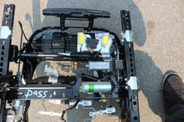 2004-2007 VOLKSWAGEN TOUAREG FRONT PASSENGER RIGHT SEAT TRACK ASSEMBLY J1853 image 12