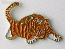 CROUCHING ATTACKING TIGER ANIMAL BIG CAT LAPEL PIN BADGE 1 INCH - £4.49 GBP