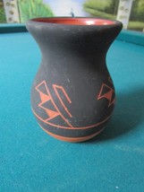 SWALLOW SIOUX AMERICAN INDIAN POTTERY VESSEL, RED CLAY [SW2] - £59.49 GBP