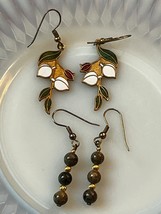 Lot of Dark Green &amp; Tan Round Stone Bead &amp; Red &amp; White Enamel Floral Goldtone - £9.78 GBP