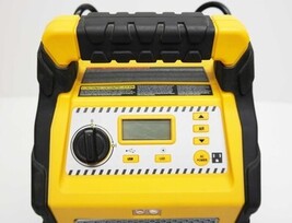 CAT CJ1000DXT Power Station with Jump Starter ISSUE image 3