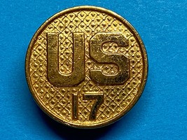 CIRCA 1919-1937, U.S. ARMY, 17th REGIMENT, TYPE II, COLLAR DISK, GILT - $277.32 MXN
