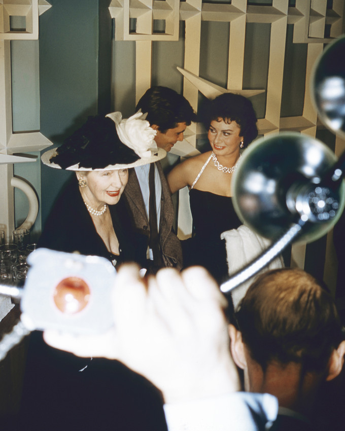 Primary image for Sophia Loren Vintage Press Photo 16x20 Canvas