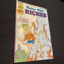 RICHIE RICH - RICHES #25 Harvey Comics - 1976 - $5.85