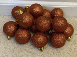 16 lot orange glitter plastic ball ornaments-gold tops approx 1 1/2” wide - €34,74 EUR