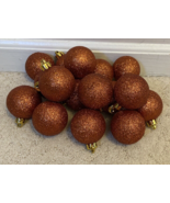 16 lot orange glitter plastic ball ornaments-gold tops approx 1 1/2” wide - $760.08 MXN