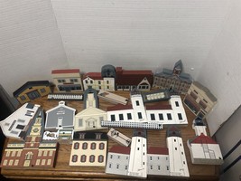 Lot 22 of Cat&#39;s Meow Buildings, and Accessories  - $25.73