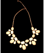 VTG Two Tone Cream Colored Plastic Bead Bib Choker Necklace Gold Tone Ab... - $222.77 MXN