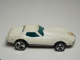 Hot Wheels 1975 Chevy Corvette Stingray Metal Base White  - $3.25